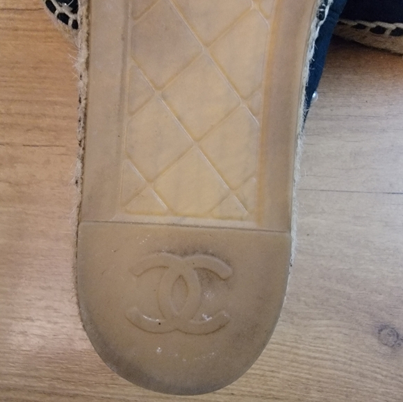 CHANEL Suede Pearl CC Espadrilles - Picture 16 of 16